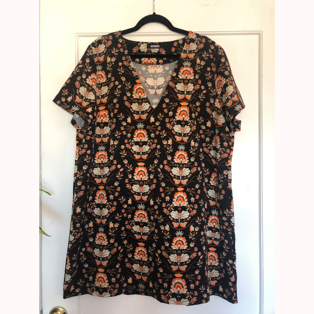 Missguided 60s V-Neck Floral Shift Dress 1960s